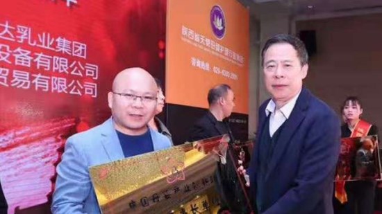 熱烈祝賀【嬰商國際集團(tuán)】成為“中國母嬰產(chǎn)業(yè)創(chuàng)新聯(lián)盟”副理事長(zhǎng)單位！