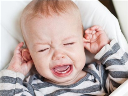 千萬(wàn)不要寶寶一哭就抱，可以這樣做！