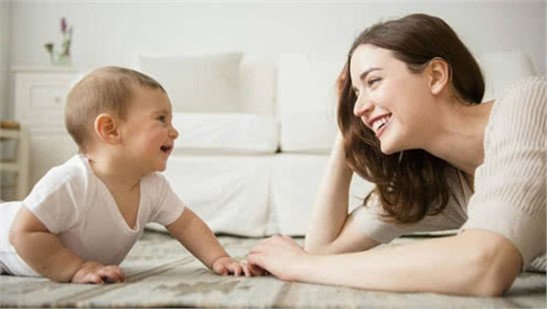 有一個滿眼都是你的寶寶是一種什么體驗？