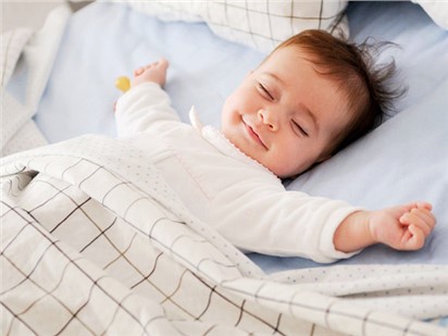 新生兒不愛睡覺是什么原因引起的？